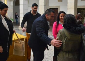 Ciganos de Pombal oferecem cabazes a 20 famílias carenciadas