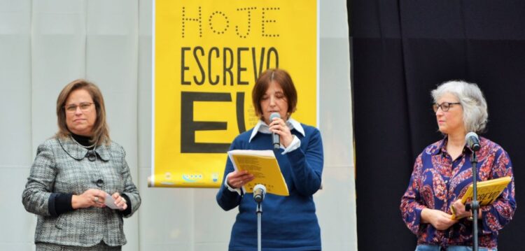 Crianças da D. Dinis escrevem livro a várias mãos