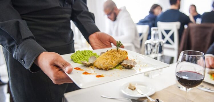Hoje o almoço é na escola, com os chefs de amanhã