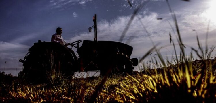 Homem morre debaixo de tractor que capotou em Pombal