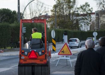 Moradores e lojistas contestam obras na estrada da Gândara
