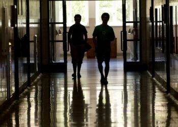 Pressão pode levar jovens a tentar o suicídio