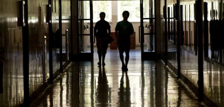 Pressão pode levar jovens a tentar o suicídio