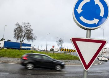 Rotundas nas estradas nacionais: IP nem fez nem deixa fazer