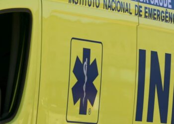 Colisão entre duas viaturas provoca um morto e corta trânsito no IC8 em Pombal