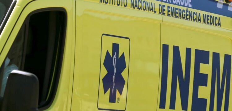 Colisão entre duas viaturas provoca um morto e corta trânsito no IC8 em Pombal
