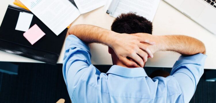 Portugueses faltaram em média cinco dias ao trabalho por doença