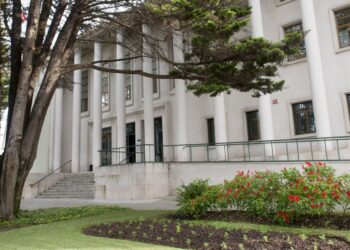 Tribunal de Leiria condena a oito anos homem que tentou matar ex-namorada na Nazaré