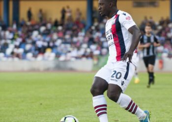 Caminhada leiriense no playoff começa com vitória