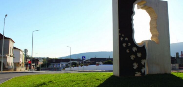Cinco municípios do distrito de Leiria passam a ter gabinetes de apoio ao emigrante