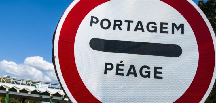 Condutor esfaqueia outro por desentendimentos durante viagem na A8