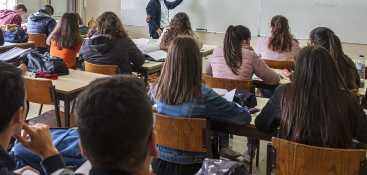 Ensino obrigatório até ao 12.º ano gerou jovens mais formados