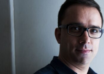 Entrevista | César Cardoso: “Muita gente vai porque é fixe ir a um concerto de jazz, fica giro, é chique”