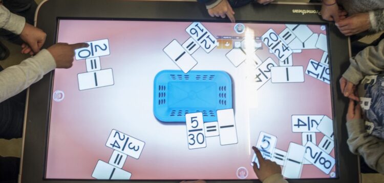 Novas tecnologias aproximam alunos e professores