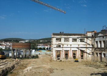 Obras da central termoeléctrica de Porto de Mós em tribunal