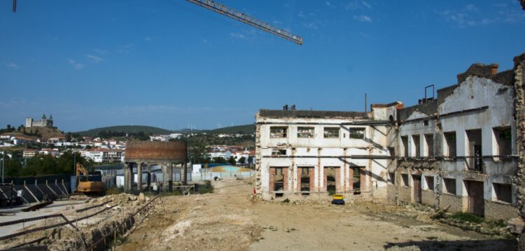Obras da central termoeléctrica de Porto de Mós em tribunal
