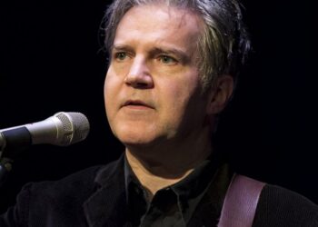 Pacote extra de bilhetes para o concerto de Lloyd Cole na Batalha