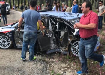 Campeão nacional de ralis sofre acidente no Rali Vidreiro e está hospitalizado