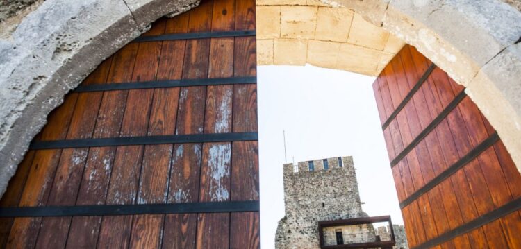Castelos de Porto de Mós e Pombal mais acessíveis