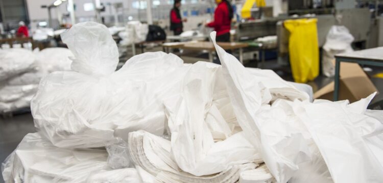 Reciclar é palavra de ordem na indústria de plástico