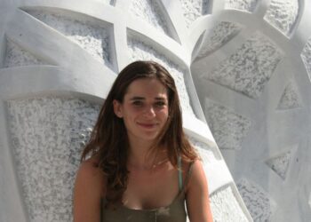 Lilya Pobornikova: “Usar madeira para criar arte, é um desafio e uma grande responsabilidade”