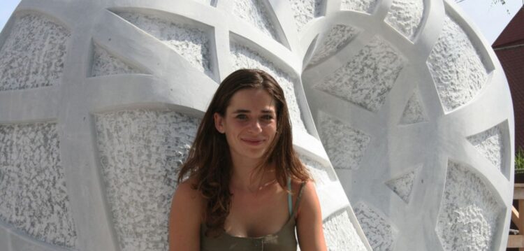 Lilya Pobornikova: “Usar madeira para criar arte, é um desafio e uma grande responsabilidade”