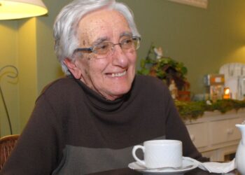 Morreu Helena Carvalhão