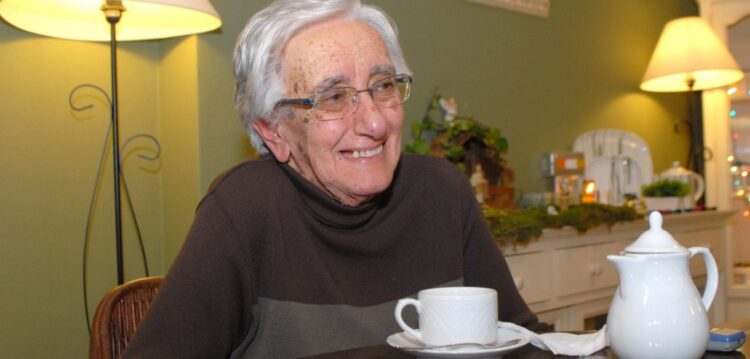Morreu Helena Carvalhão