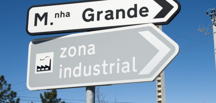 Oposição defende acessos para empresas à zona industrial da Marinha pagos pela Câmara