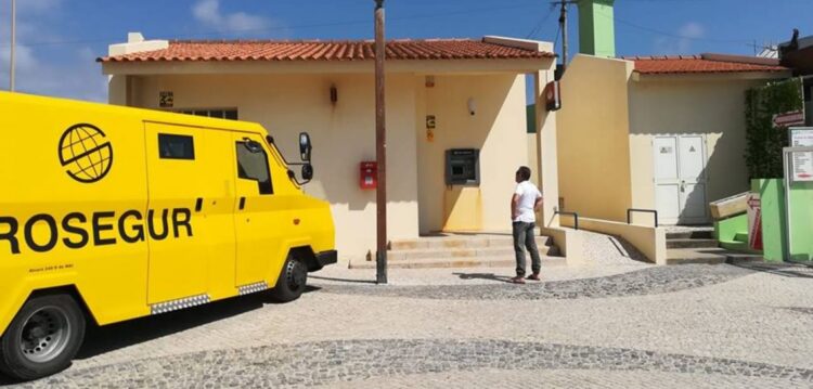 Praia da Vieira já tem multibanco a funcionar