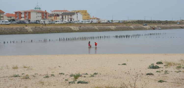 Águas junto à foz do rio Lis na Marinha Grande são impróprias para banhos