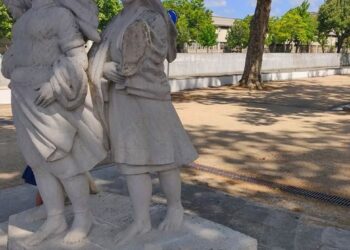Eram quatro mulheres no parque do avião, um carro bateu-lhes e ficaram três (com fotogaleria)