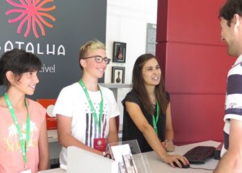 Jovens voluntários ajudam instituições da Batalha