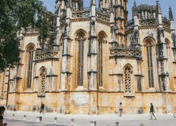 Níveis de ruído junto ao Mosteiro da Batalha baixam 20% com muro