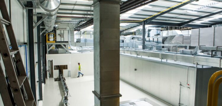 Plastivaloire investe 8,7 milhões em linha de pintura robotizada