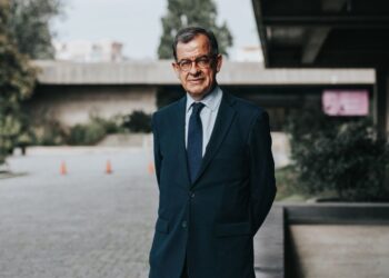 Entrevista | Guilherme d’Oliveira Martins: “Quem termina uma licenciatura só tem licença para aprender”