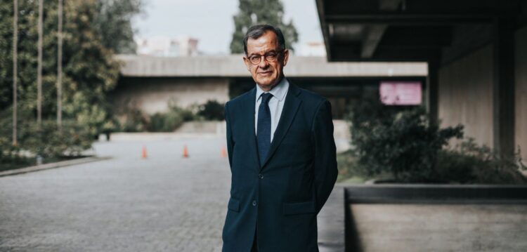 Entrevista | Guilherme d’Oliveira Martins: “Quem termina uma licenciatura só tem licença para aprender”