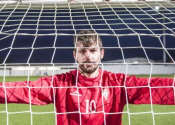Da 1.ª Liga albanesa com 16 anos ao labor na fábrica antes do treino