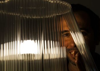 E Pedro disse: Faça-se luz. E a luz foi feita