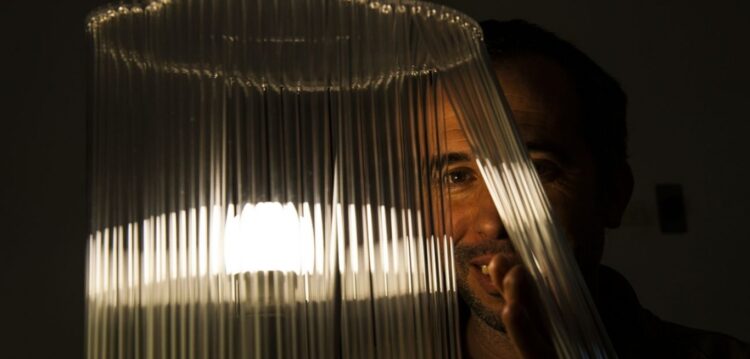 E Pedro disse: Faça-se luz. E a luz foi feita