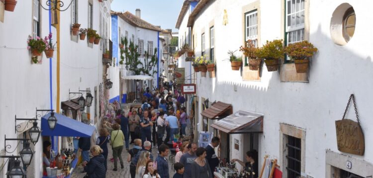 Óbidos quer cobrar um euro por cada turista a dormir no concelho
