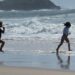Praticante de kitesurf russo morre na praia Supertubos
