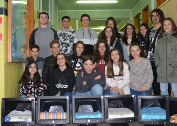 Alunos da Carreira reciclam computadores para dar abrigo a gatos