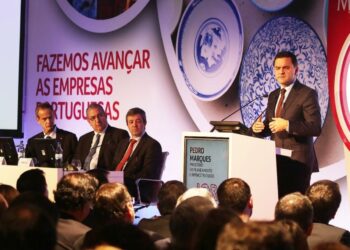 Governo estuda viabilidade de aeroporto civil em Monte Real