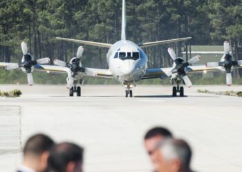 Ministro anuncia estudo de viabilidade para abertura de Monte Real à aviação civil