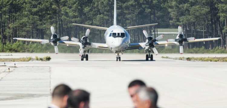 Ministro anuncia estudo de viabilidade para abertura de Monte Real à aviação civil