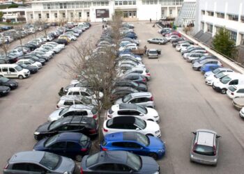 Politécnico de Leiria: falta estacionamento ou há carros a mais?
