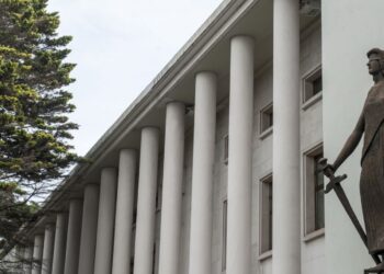 Tribunal de Leiria vai julgar homem que esfaqueou três pessoas e agrediu um agente da PSP
