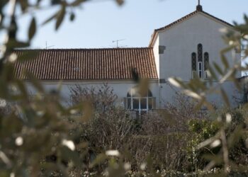 Diocese e fundação criada por freira disputam prédio de 822 mil euros