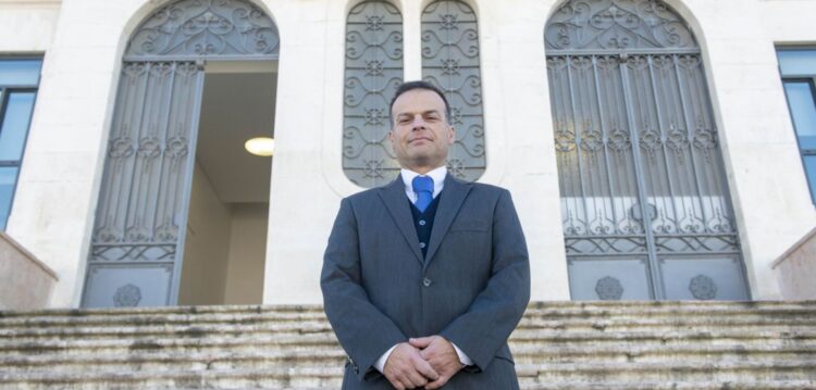 Entrevista | Carlos Oliveira: “a separação de poderes existe quando um poder judicial está dependente do poder executivo?”